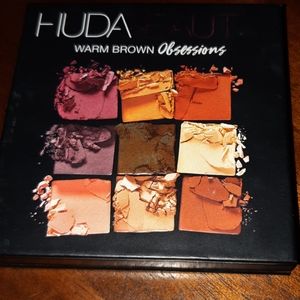 Huda Beauty warm obsessions palette in warm browns